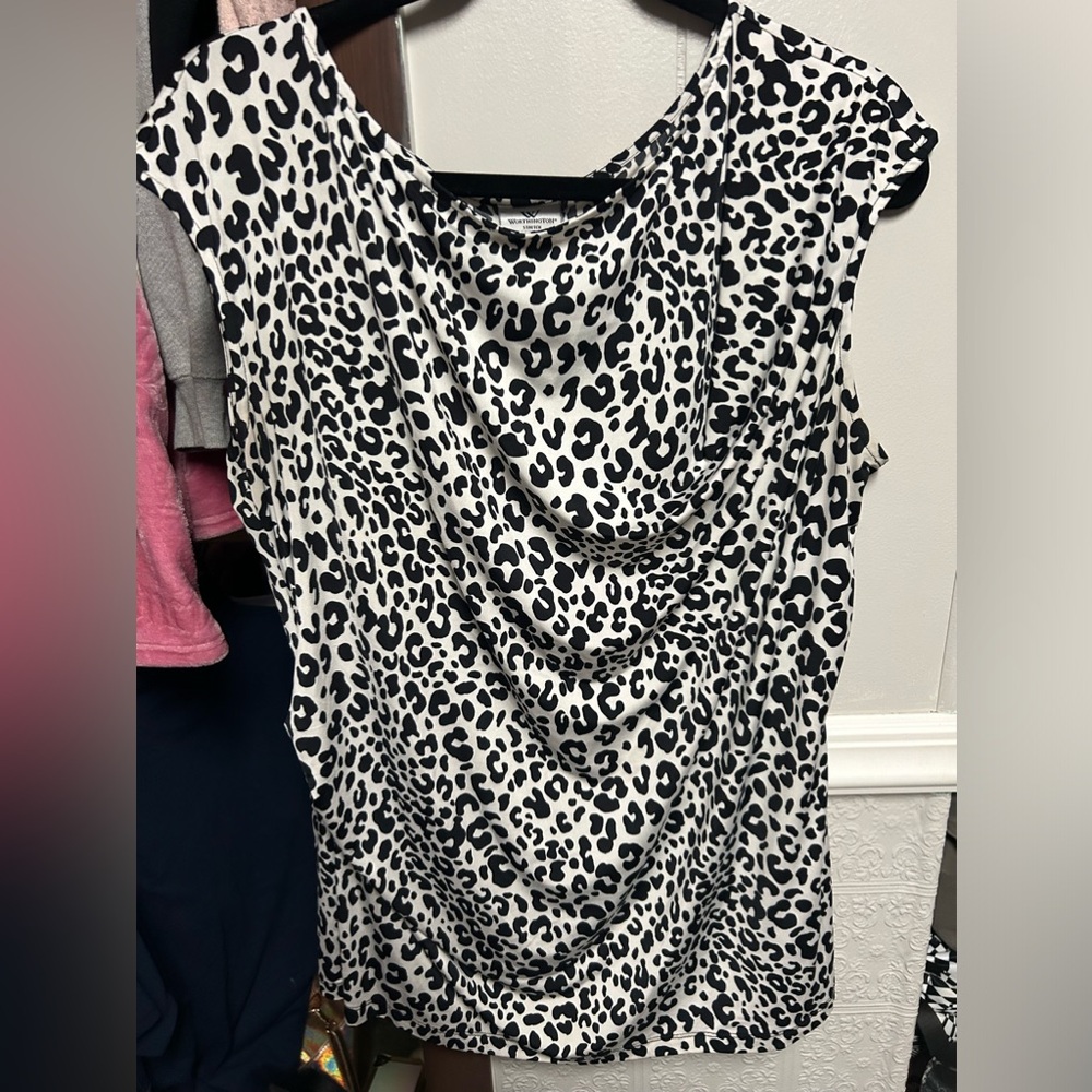 Women’s sleeveless top